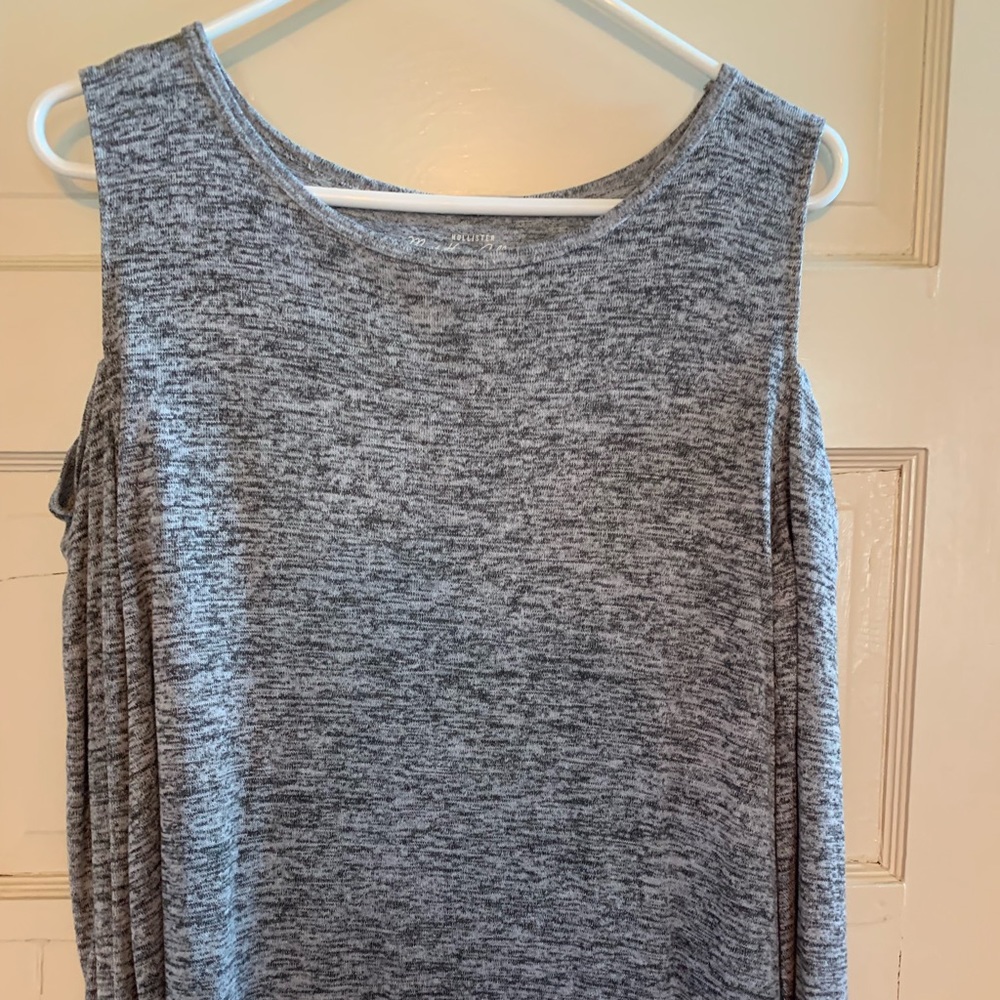Grey Hollister cold shoulder top